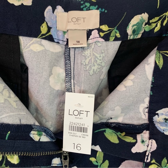 NWT LOFT Floral Print Shorts, size 16 - Picture 2 of 10